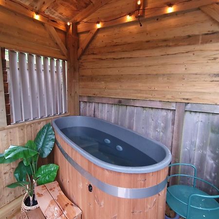 Bijou Coastal Apartment In Polperro With Hot Tub Onsite Parking Downhill Walk To Village エクステリア 写真