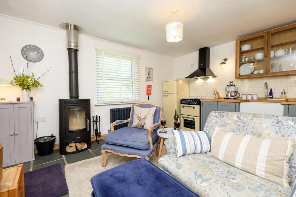 Bijou Coastal Apartment In Polperro With Hot Tub Onsite Parking Downhill Walk To Village エクステリア 写真