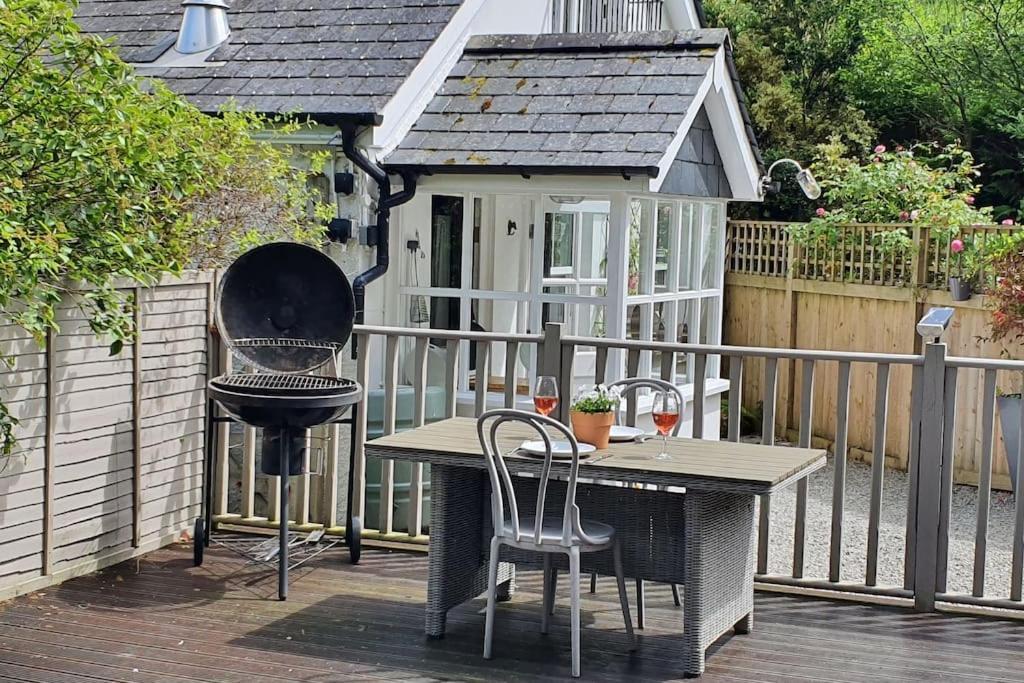 Bijou Coastal Apartment In Polperro With Hot Tub Onsite Parking Downhill Walk To Village エクステリア 写真