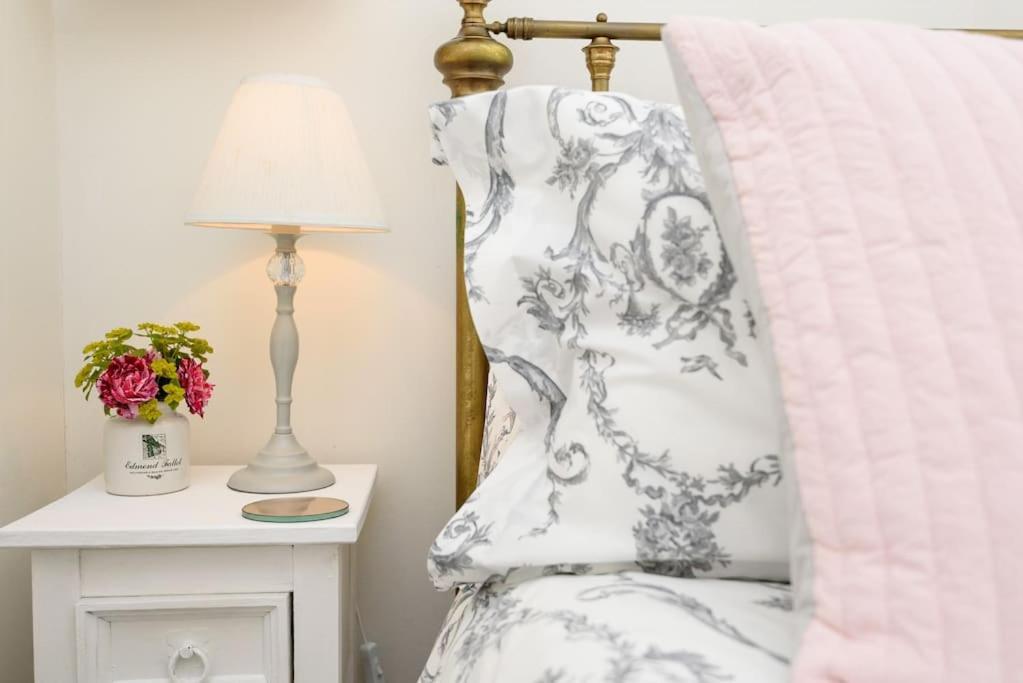 Bijou Coastal Apartment In Polperro With Hot Tub Onsite Parking Downhill Walk To Village エクステリア 写真