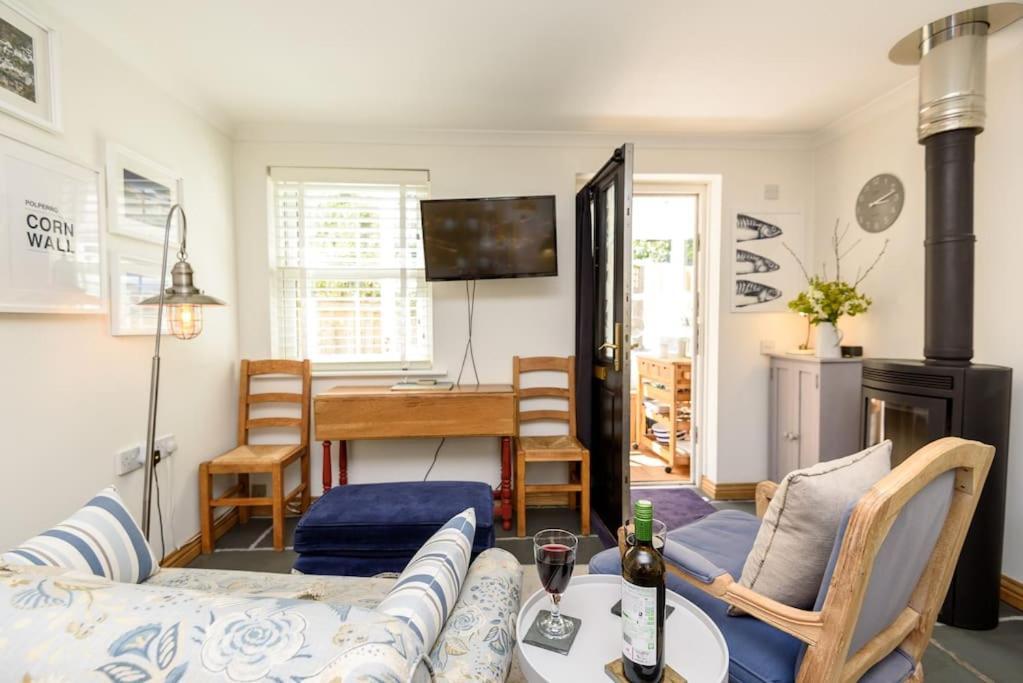 Bijou Coastal Apartment In Polperro With Hot Tub Onsite Parking Downhill Walk To Village エクステリア 写真