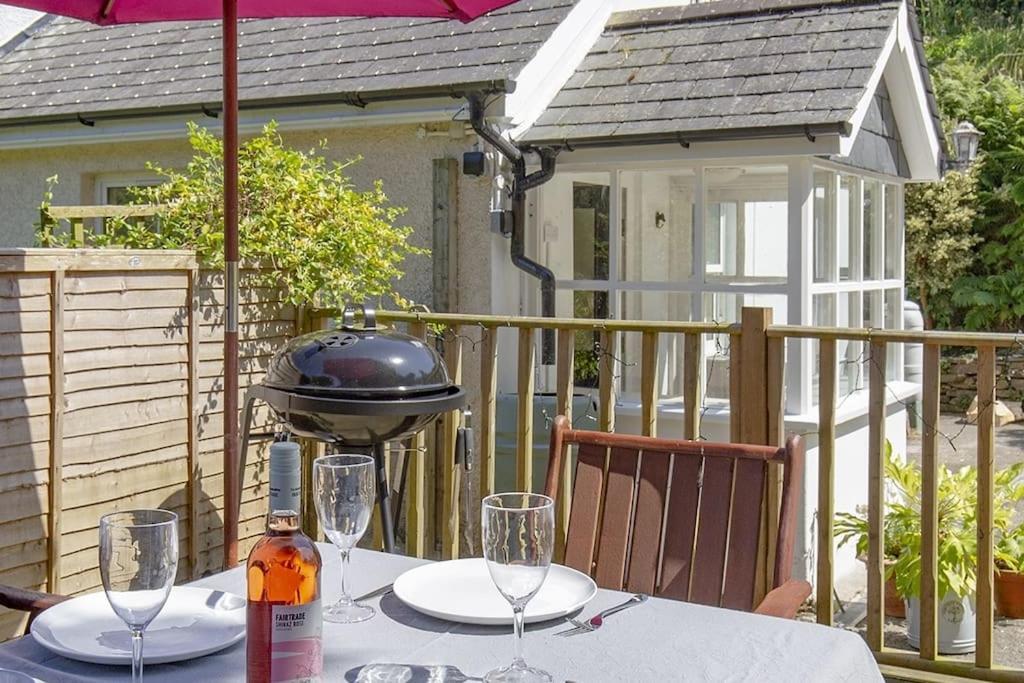 Bijou Coastal Apartment In Polperro With Hot Tub Onsite Parking Downhill Walk To Village エクステリア 写真