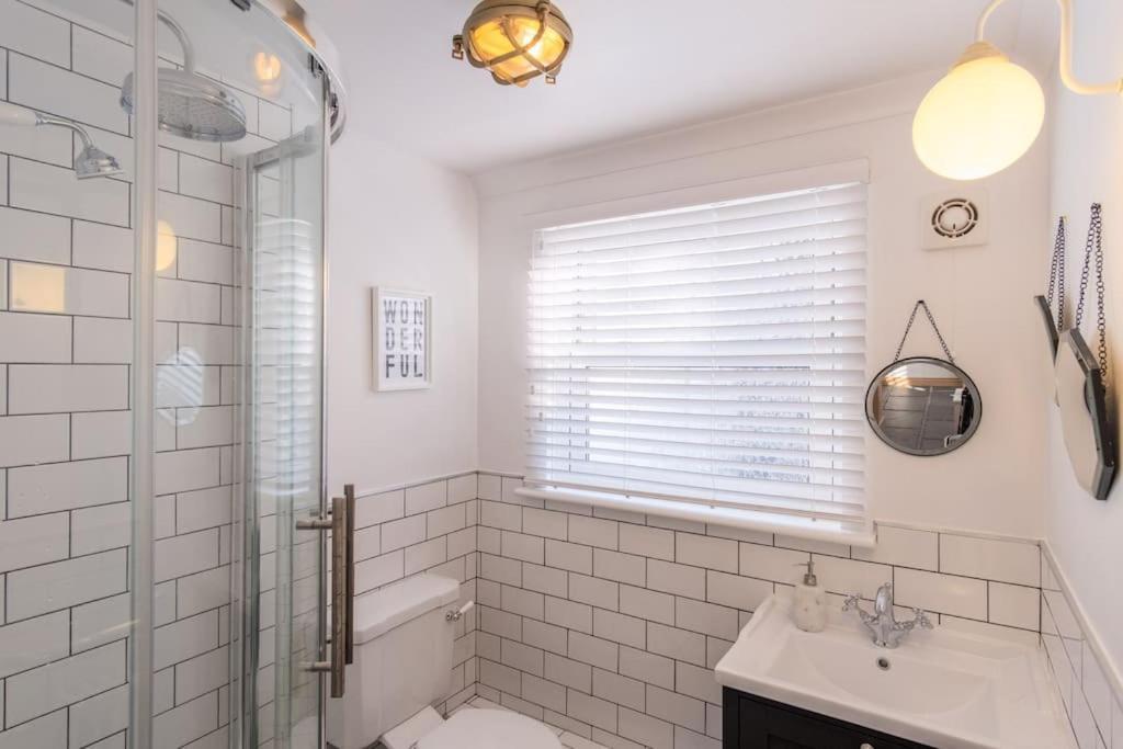 Bijou Coastal Apartment In Polperro With Hot Tub Onsite Parking Downhill Walk To Village エクステリア 写真