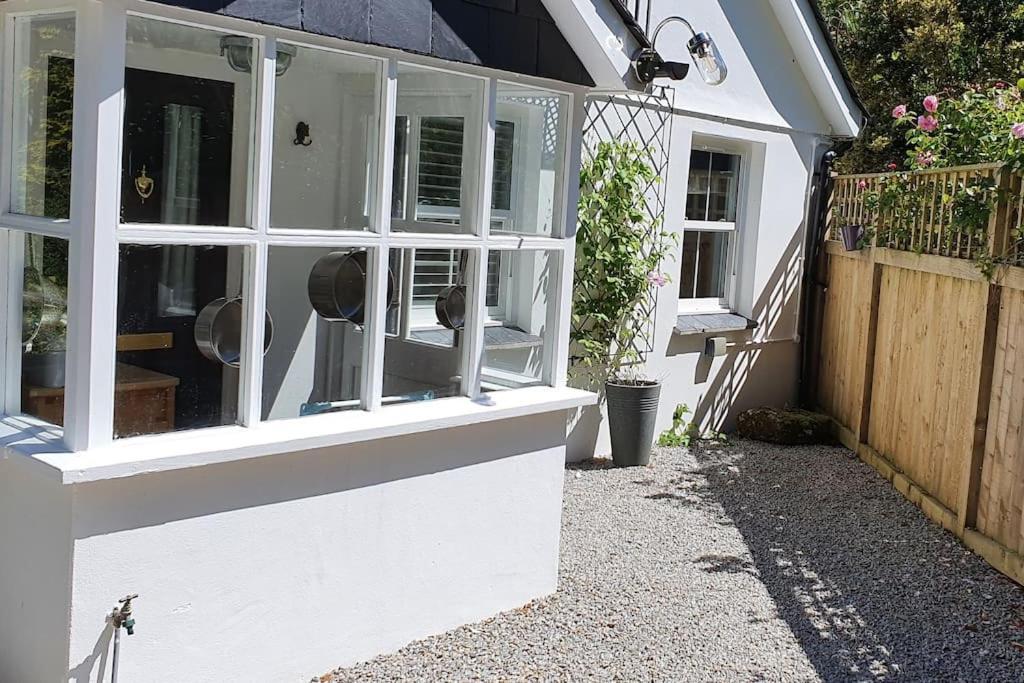 Bijou Coastal Apartment In Polperro With Hot Tub Onsite Parking Downhill Walk To Village エクステリア 写真