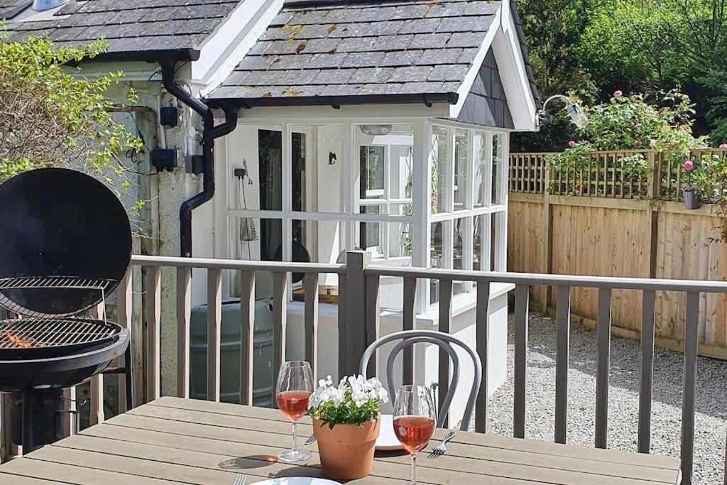 Bijou Coastal Apartment In Polperro With Hot Tub Onsite Parking Downhill Walk To Village エクステリア 写真