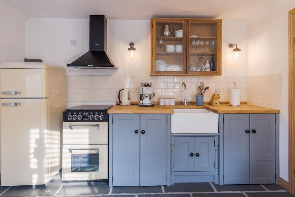 Bijou Coastal Apartment In Polperro With Hot Tub Onsite Parking Downhill Walk To Village エクステリア 写真