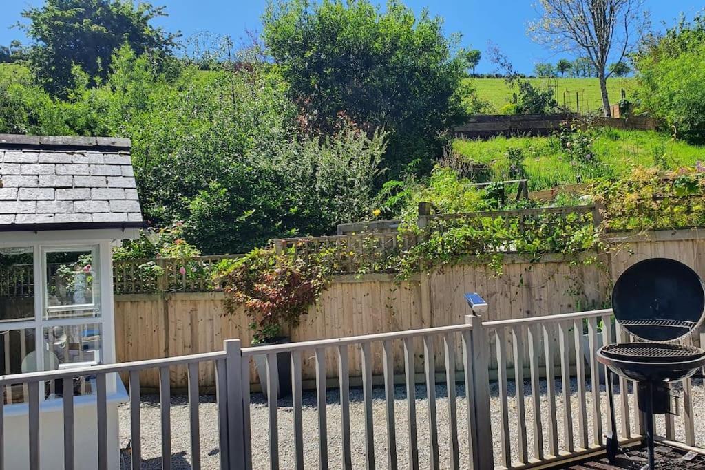 Bijou Coastal Apartment In Polperro With Hot Tub Onsite Parking Downhill Walk To Village エクステリア 写真