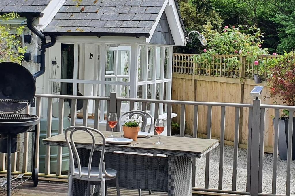 Bijou Coastal Apartment In Polperro With Hot Tub Onsite Parking Downhill Walk To Village エクステリア 写真