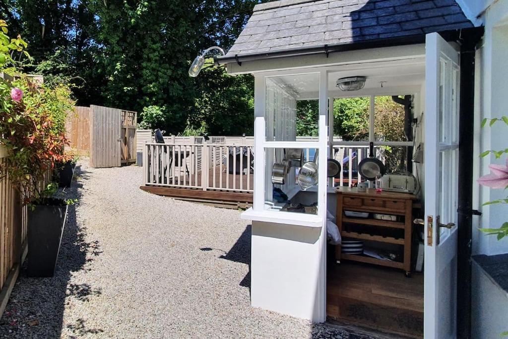 Bijou Coastal Apartment In Polperro With Hot Tub Onsite Parking Downhill Walk To Village エクステリア 写真