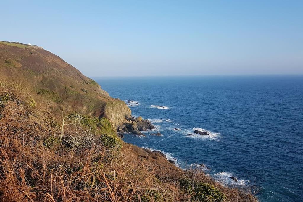Bijou Coastal Apartment In Polperro With Hot Tub Onsite Parking Downhill Walk To Village エクステリア 写真