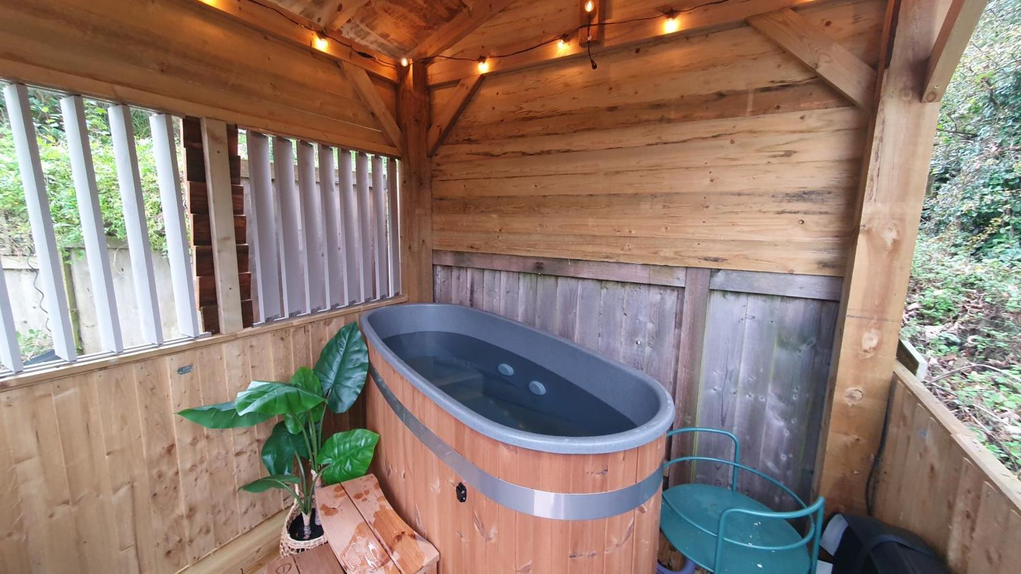 Bijou Coastal Apartment In Polperro With Hot Tub Onsite Parking Downhill Walk To Village エクステリア 写真